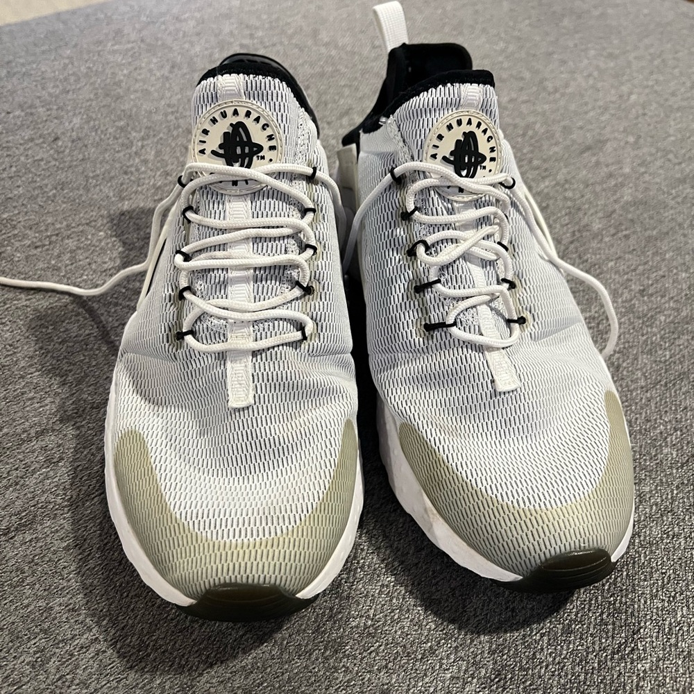 White and Black women’s Nike Huarache shoes
